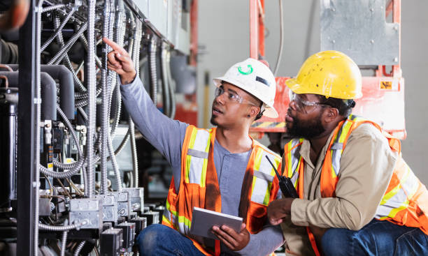 Best Affordable Emergency Electrician  in West Des Moines, IA